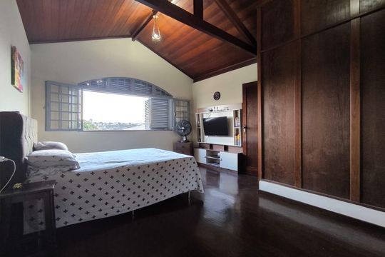 Casa à venda com 4 quartos, 303m² em Floramar, Belo Horizonte