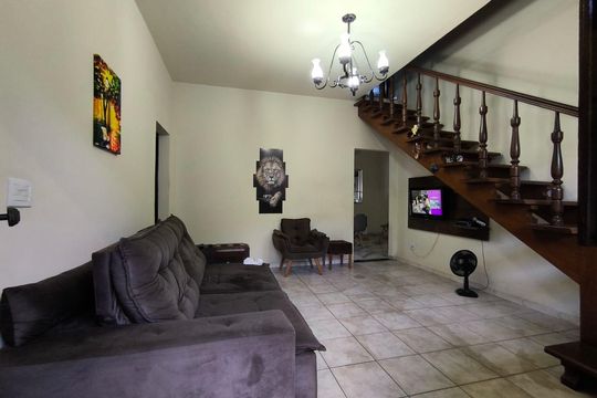 Casa à venda com 4 quartos, 303m² em Floramar, Belo Horizonte