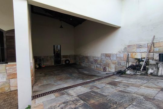 Casa à venda com 4 quartos, 303m² em Floramar, Belo Horizonte