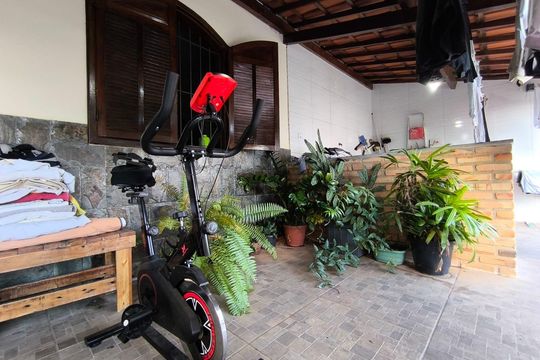 Casa à venda com 4 quartos, 303m² em Floramar, Belo Horizonte