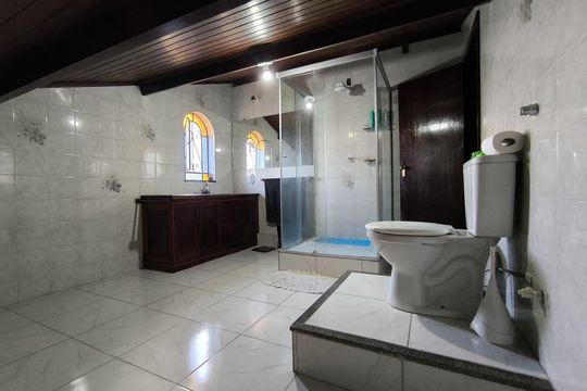Casa à venda com 4 quartos, 303m² em Floramar, Belo Horizonte