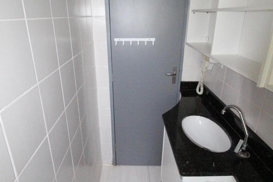 Banheiro de apartamento para alugar com 2 quartos, 50m² em Bosque dos Eucaliptos, São José dos Campos