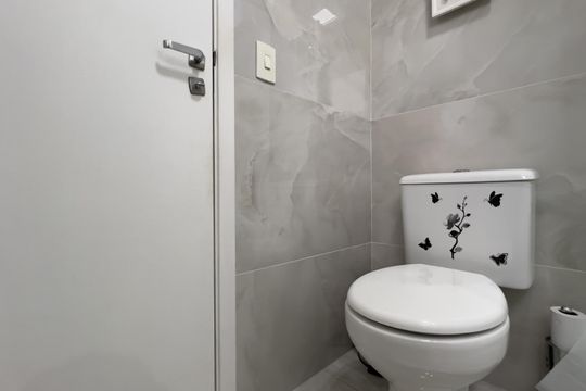 Banheiro da Suíte de apartamento à venda com 2 quartos, 85m² em Jardim Santa Edwirges, Guarulhos