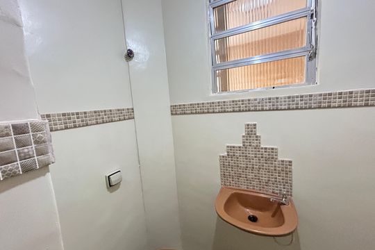 Banheiro de apartamento para alugar com 1 quarto, 35m² em Maria da Graça, Rio de Janeiro