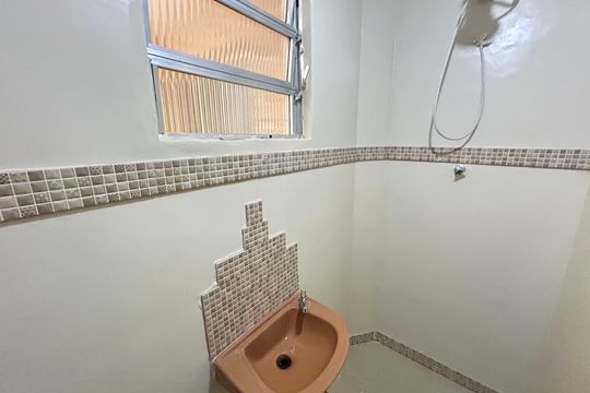 Banheiro de apartamento para alugar com 1 quarto, 35m² em Maria da Graça, Rio de Janeiro