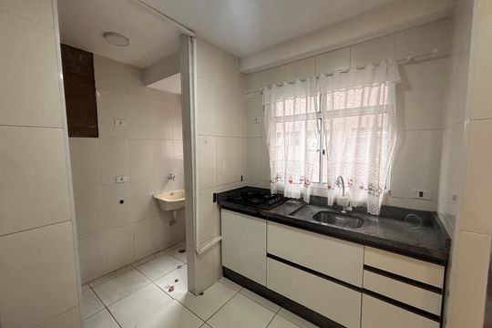 Cozinha de apartamento à venda com 2 quartos, 54m² em Chácaras São Luís, Barueri