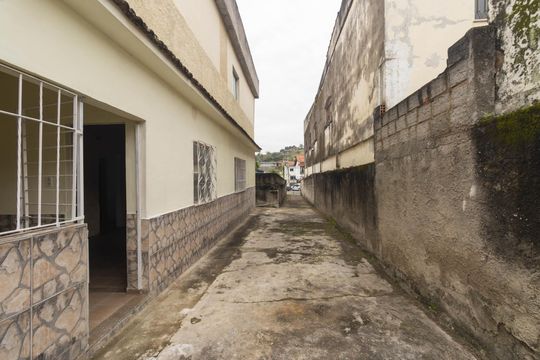 Garagem de casa para alugar com 3 quartos, 120m² em Barro Vermelho, São Gonçalo