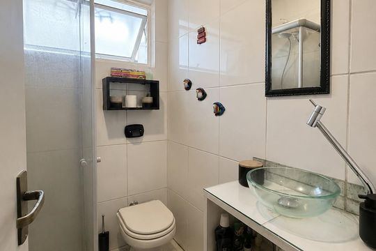 Banheiro de apartamento para alugar com 1 quarto, 42m² em Cristal, Porto Alegre
