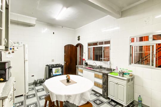 Cozinha  de casa à venda com 4 quartos, 490m² em Vila Granada, São Paulo