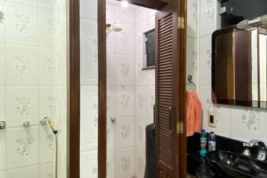 Banheiro social de casa à venda com 4 quartos, 490m² em Vila Granada, São Paulo