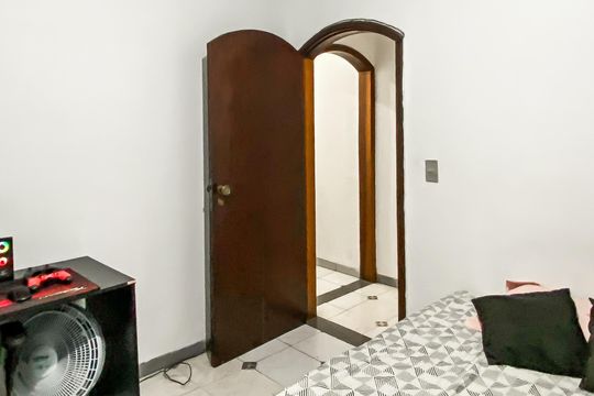 Quarto 2 de casa à venda com 4 quartos, 490m² em Vila Granada, São Paulo