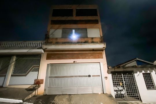 Fachada  de casa à venda com 4 quartos, 490m² em Vila Granada, São Paulo