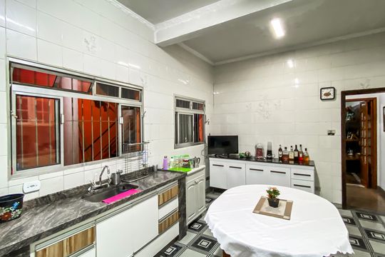 Cozinha  de casa à venda com 4 quartos, 490m² em Vila Granada, São Paulo