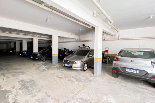 Garagem  de casa de condomínio à venda com 2 quartos, 52m² em Vila Marieta, São Paulo