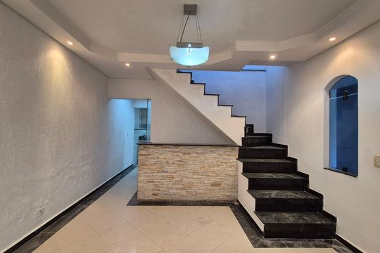 Sala de casa para alugar com 3 quartos, 227m² em Jardim Irene, Santo André