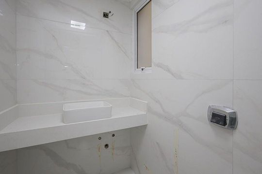 Banheiro de apartamento para alugar com 1 quarto, 44m² em Mont’Serrat, Porto Alegre