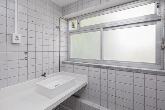 Área de serviço de apartamento para alugar com 1 quarto, 44m² em Mont’Serrat, Porto Alegre