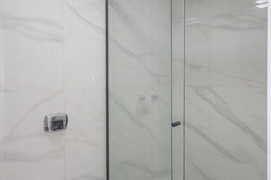 Banheiro de apartamento para alugar com 1 quarto, 44m² em Mont’Serrat, Porto Alegre