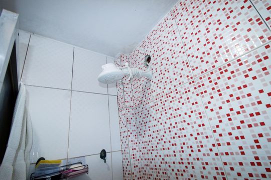 Banheiro de apartamento à venda com 2 quartos, 72m² em Olaria, Rio de Janeiro