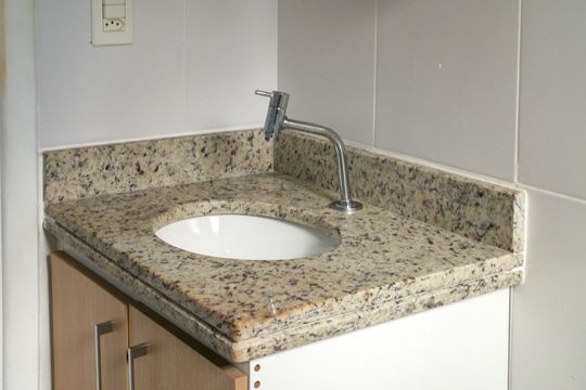 Banheiro de apartamento para alugar com 1 quarto, 52m² em Vila Caiçara, Praia Grande