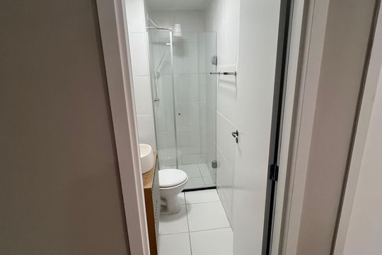Banheiro de apartamento para alugar com 2 quartos, 32m² em Jardim Caravelas, São Paulo