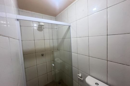 Banheiro de casa para alugar com 1 quarto, 45m² em Praia da Bandeira, Rio de Janeiro