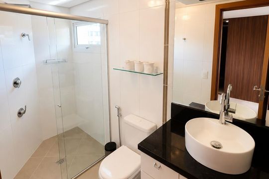 Banheiro social de apartamento para alugar com 1 quarto, 75m² em Mont’Serrat, Porto Alegre