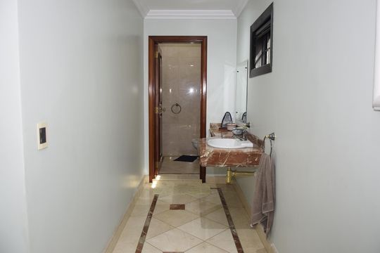 Lavabo de casa para alugar com 6 quartos, 800m² em Chácaras Uirapuru, Embu das Artes