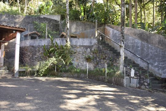 Quintal de casa para alugar com 6 quartos, 800m² em Chácaras Uirapuru, Embu das Artes