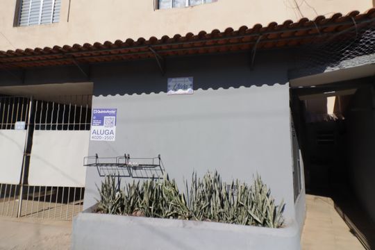 Fachada de casa para alugar com 1 quarto, 50m² em Jardim Roberto, Osasco
