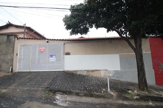 Fachada de casa para alugar com 4 quartos, 314m² em Tirol, Contagem