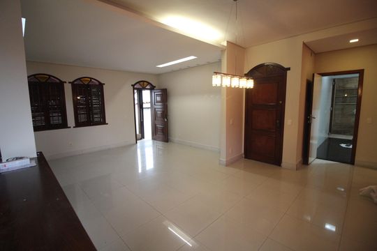 Casa para alugar com 4 quartos, 314m² em Tirol, Contagem