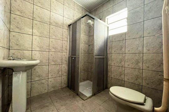Banheiro de casa para alugar com 1 quarto, 90m² em Vila Monte Carlo, Cachoeirinha