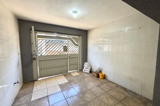 Garagem  de casa à venda com 2 quartos, 90m² em Jardim Ponte Rasa, São Paulo