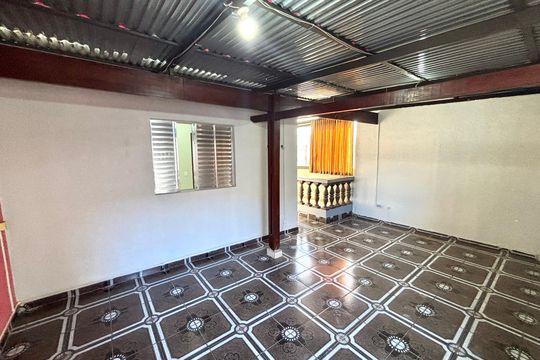 Quintal  de casa à venda com 2 quartos, 90m² em Jardim Ponte Rasa, São Paulo