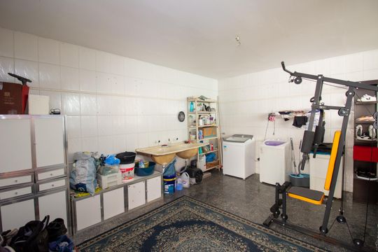Área de Serviço de casa à venda com 4 quartos, 370m² em Europa, Contagem