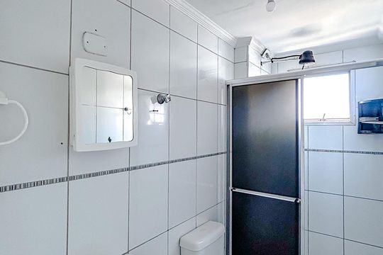 Banheiro de apartamento à venda com 1 quarto, 42m² em Vila Carrão, São Paulo