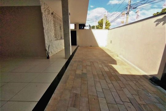 Área externa de casa para alugar com 3 quartos, 272m² em Jardim Chapadão, Campinas