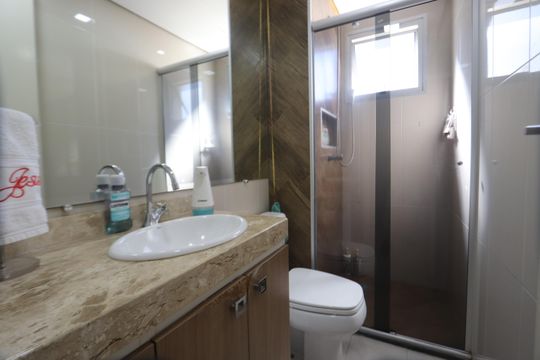 Banheiro de apartamento à venda com 2 quartos, 53m² em Vila Prudente, São Paulo