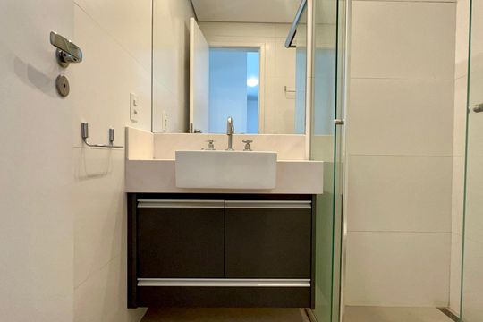 Banheiro de apartamento à venda com 1 quarto, 48m² em Consolação, São Paulo