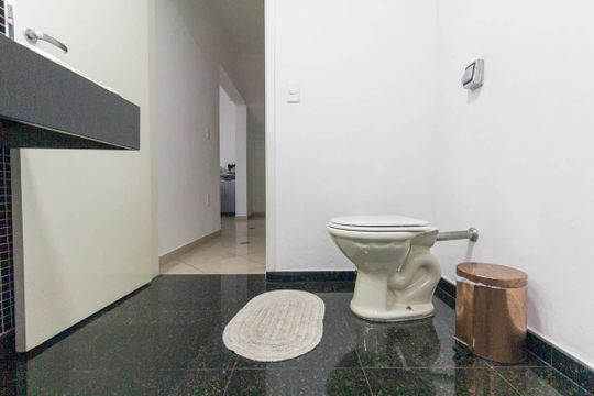 Lavabo de casa para alugar com 3 quartos, 320m² em Vila Ré, São Paulo