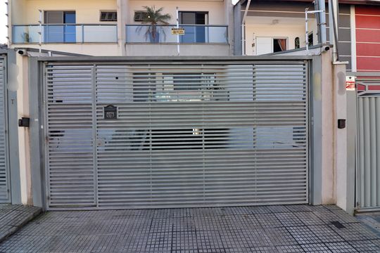 Fachada de casa à venda com 3 quartos, 232m² em Bairro Assunção, São Bernardo do Campo