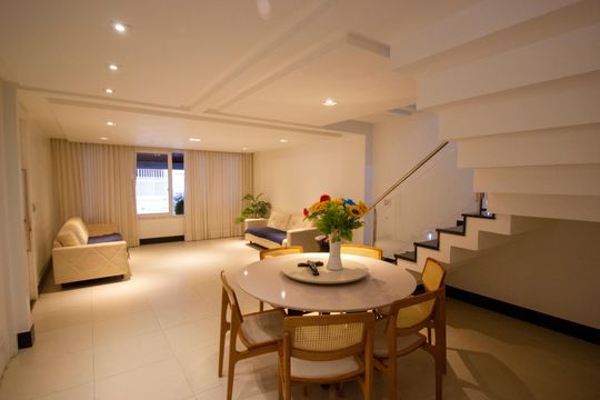 Casa à venda com 4 quartos, 359m² em Conjunto 9, Brasília
