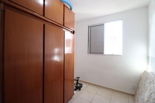 Quarto 1 de apartamento para alugar com 2 quartos, 50m² em Presidente Roosevelt, Uberlândia