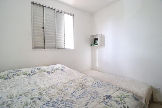 Quarto 2 de apartamento para alugar com 2 quartos, 50m² em Presidente Roosevelt, Uberlândia