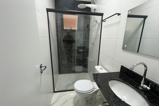 Banheiro de apartamento para alugar com 1 quarto, 30m² em Parque Peruche, São Paulo