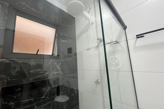 Banheiro de apartamento para alugar com 1 quarto, 30m² em Parque Peruche, São Paulo