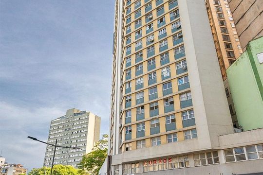 Fachada de kitnet/studio para alugar com 1 quarto, 18m² em Centro Histórico, Porto Alegre