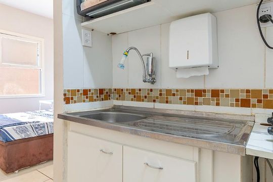 Cozinha de kitnet/studio para alugar com 1 quarto, 18m² em Centro Histórico, Porto Alegre