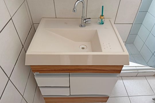 Banheiro de apartamento para alugar com 2 quartos, 65m² em José Menino, Santos